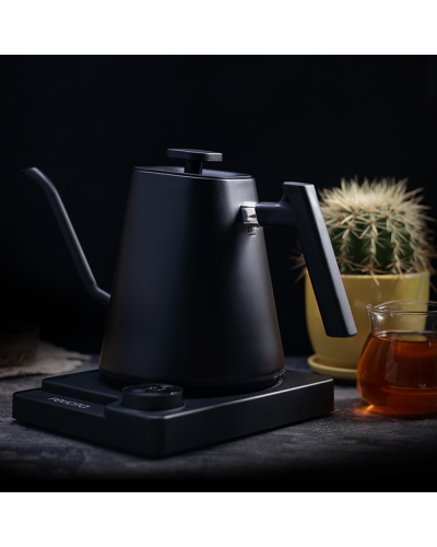 Felicita Hervidor Eléctrico Square con fondo negro