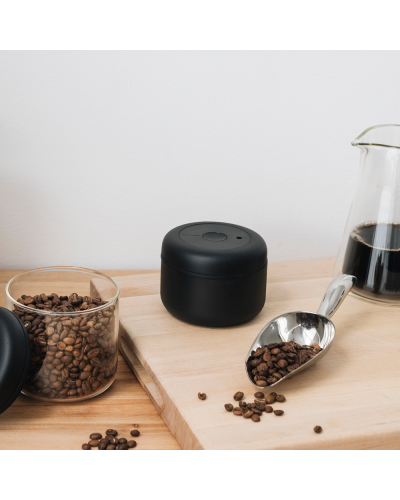 Fellow Atmos Canister 0.4L Matte Black with coffee beans and scoop