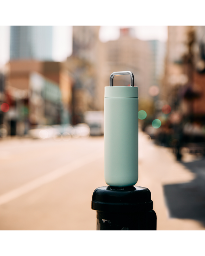 Fellow Carter Carry 20oz Verde Menta en la calle