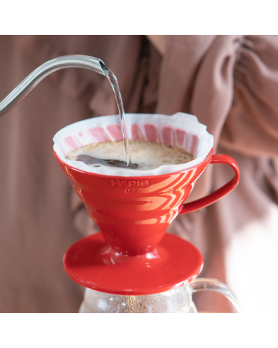 Hario V60 Plastic Dripper 02 Rojo elaboración de café