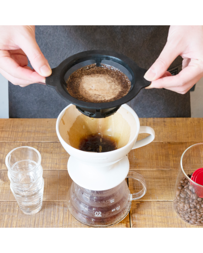 Hario W60 Dripper taking out filter