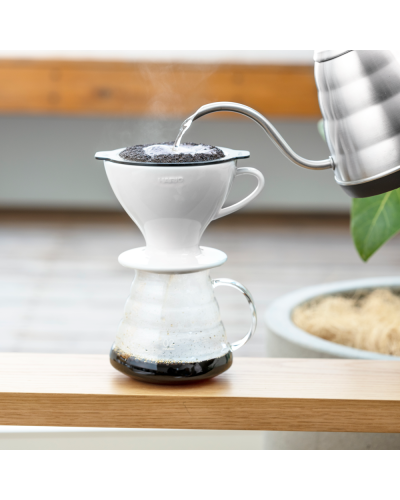 Hario W60 Dripper Pouring water