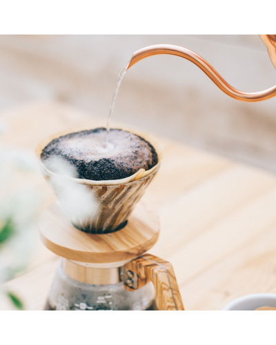 Hario V60 Dripper Cristal 01- Madera con hervidor cobre