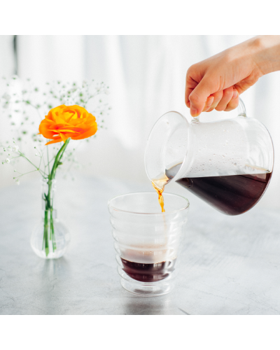 Hario V60 Simply Glass Brewing Kit 02 pouring into glass