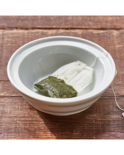 Hario V60 Drip Tray with tea