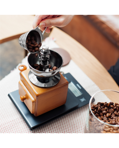 Hario Molinillo "Small" con café