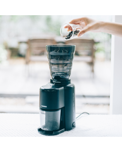 Hario V60 Molinillo Eléctrico Compacto lifestyle