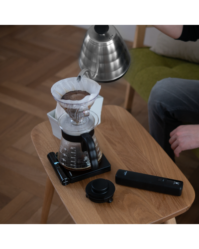Hario V60 Coffee Server 450ml using it