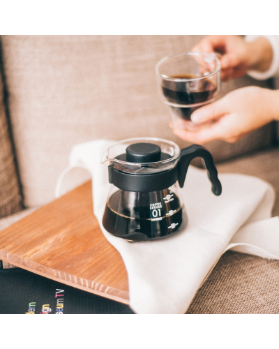 Hario V60 Coffee Server 450ml lifestyle