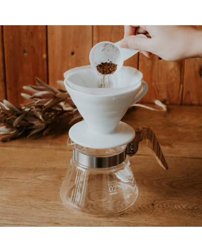 Hario Server 600ml Olive Wood lifestyle