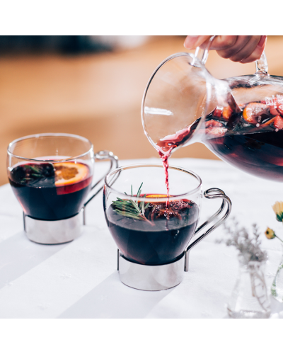 Hario Decantador de Cristal 600ml sirviendo