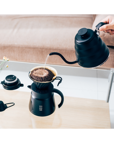 Hario V60 Kettle Buono Matte Black 1200ml serving