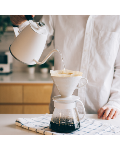 Hario Smart G Kettle - White serving