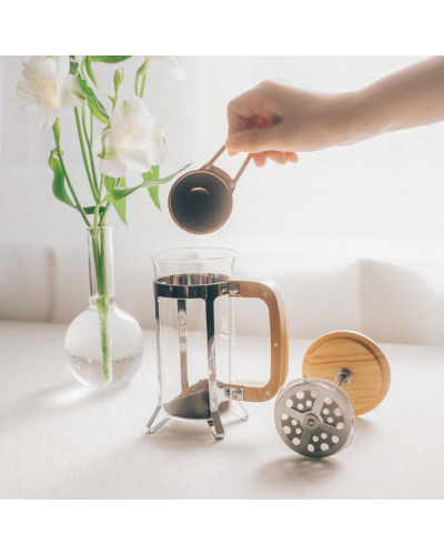 Hario Coffee Press Olive Wood 400ml using it