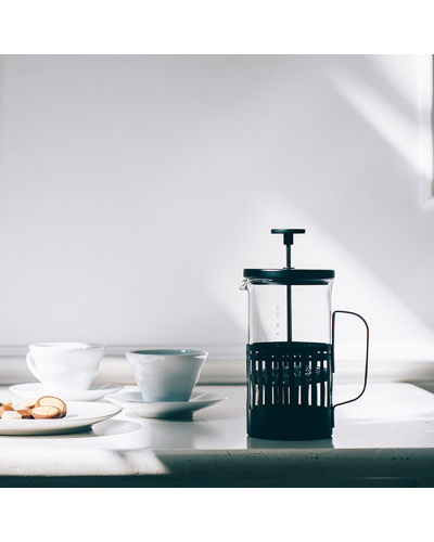 Hario Prensa Francesa Noir para Té y Café 600ml lifestyle