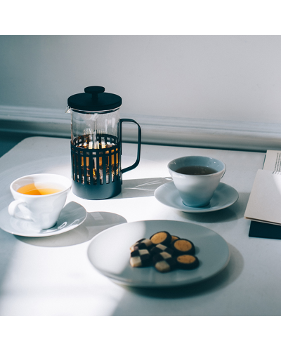 Hario Prensa Francesa Noir para Té y Café 600ml mesa
