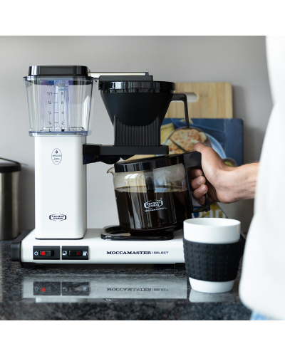 Moccamaster KBG Select Matte White person pouring coffee