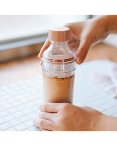 Hario Filter In Bottle Portable 160ml Smokey Pink lifestyle