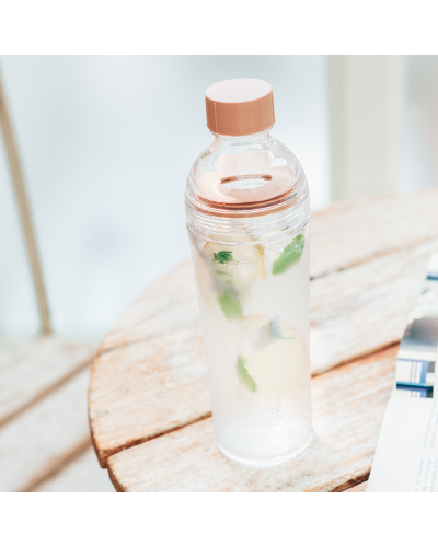 Hario Filter In Bottle Portable 400ml - Smokey Pink lifestyle