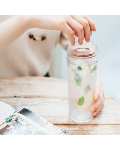 Hario Filter In Bottle Portable 400ml - Smokey Pink opening