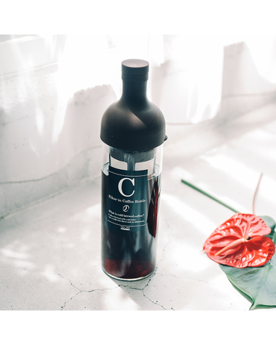 Hario Botella con Filtro 650ml - Negro lifestyle