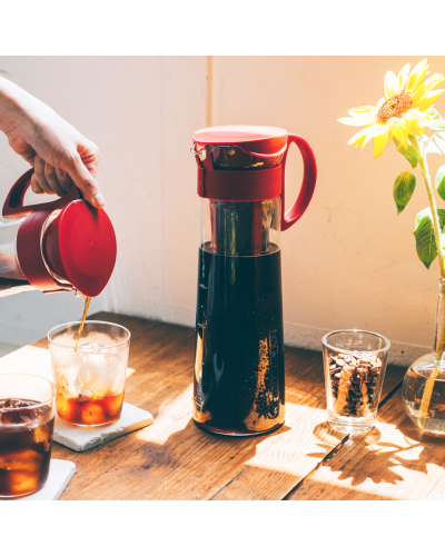 Hario Mizudashi Cold Brew Coffee Pot 600ml Red lifestyle