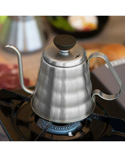 Hario Outdoor - Hervidor Buono V60 Metálico en el fuego