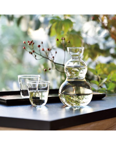 Hario Hyo Tan Sake Pot 360ml lifestyle