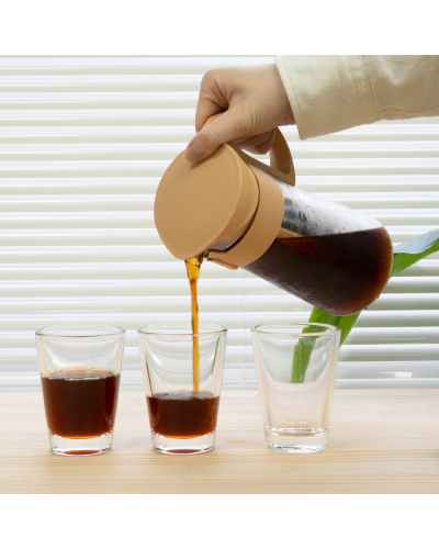 Hario Mizudashi Cold Brew 600ml Beige lifestyle