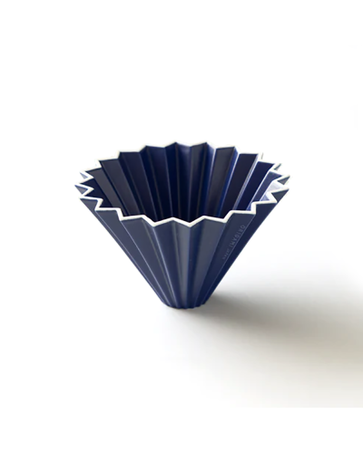 Origami Dripper Cerámica M Azul Marino de lado