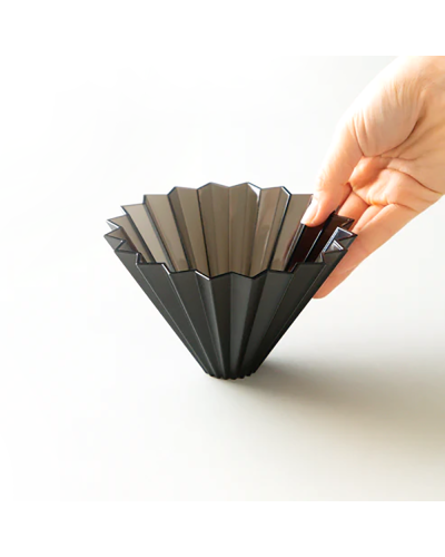 Origami Air Plastic Dripper M Black person handling the dripper