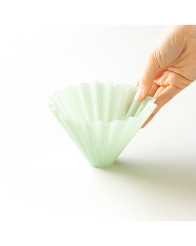 Origami Air Plastic Dripper M Matte Green hand