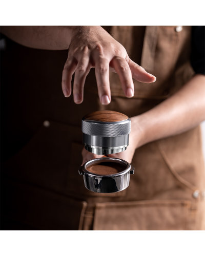 Studio Barista Ajustable Distribuidor 53mm Madera lifestyle