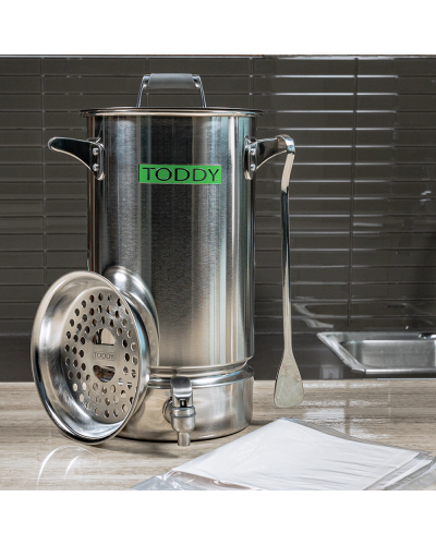 Toddy Cafe Series 10 Brewer lifestyle