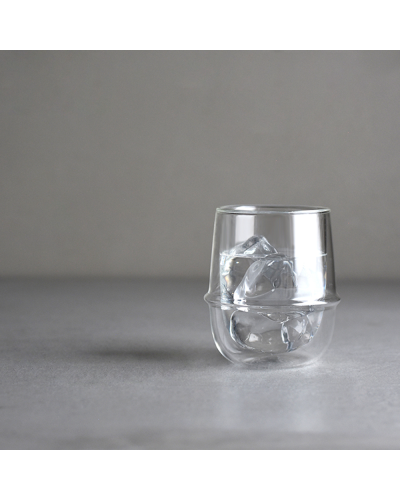 Kinto Kronos Double Wall Coffee Cup mesa