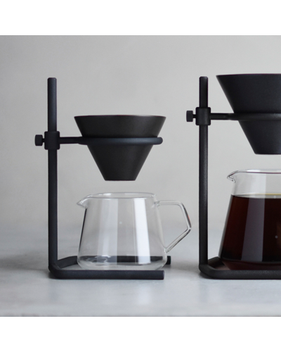 Kinto SCS Coffee Server 300ml fondo oscuro