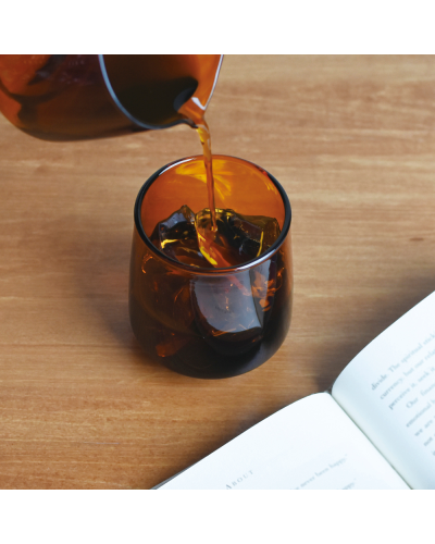 Kinto Sepia Tumbler 370ml Amber lifestyle