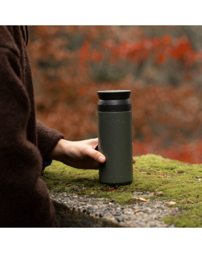 Kinto Vaso Térmico Travel 500ml - Verde Ceniza lifestyle