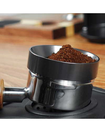 Studio Barista Embudo de Café de Aluminio con 6 Imanes lifestyle