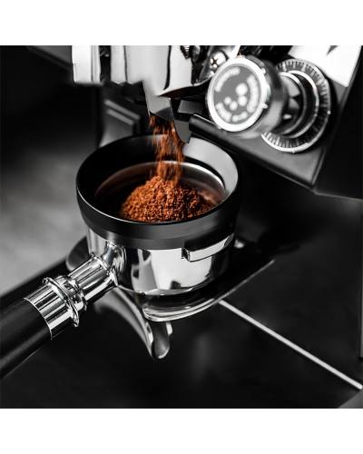 Studio Barista Embudo De Aluminio Para Cafe Con 8 Imanes Negro lifestyle