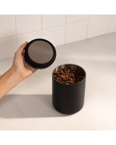 Fellow Atmos Electric Canister 1,2L Matte Black lifestyle