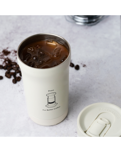 AeroPress Vaso Térmico Go Plus Crema con café con hielo