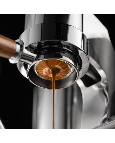 MHW3Bomber Cacillo Universal 58mm en la maquina de espresso